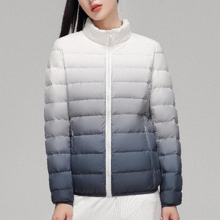 Eliara | Kvindernes Quilted Dunjakke med Ståkrave og Fuldt Lynlås i Stribet Stikmønster