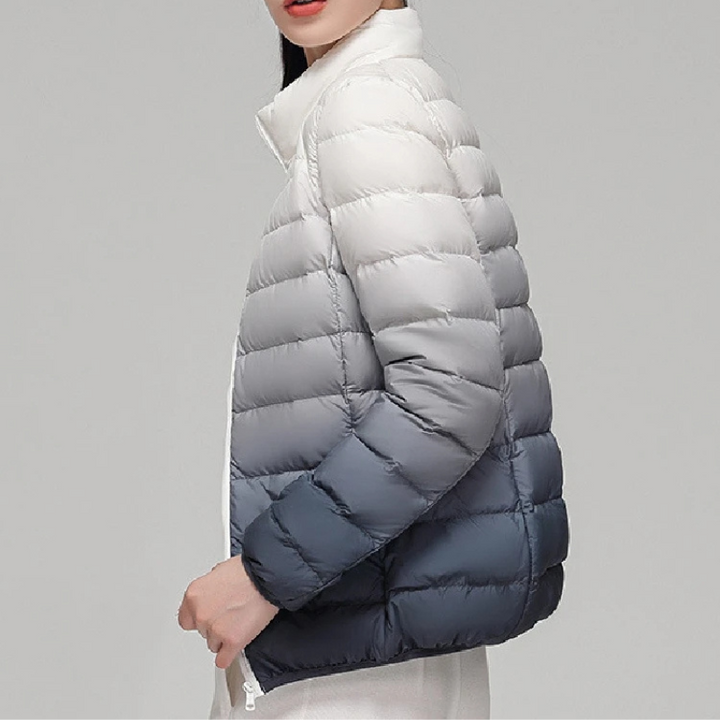 Eliara | Kvindernes Quilted Dunjakke med Ståkrave og Fuldt Lynlås i Stribet Stikmønster